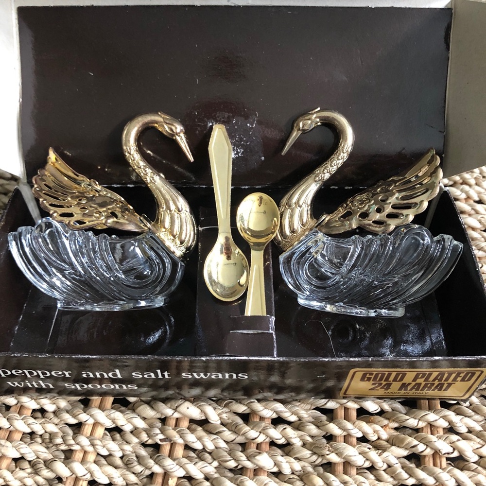 Vintage set of gold plated 24 karat salt and pepper swans with spoons - Picture 2 of 8